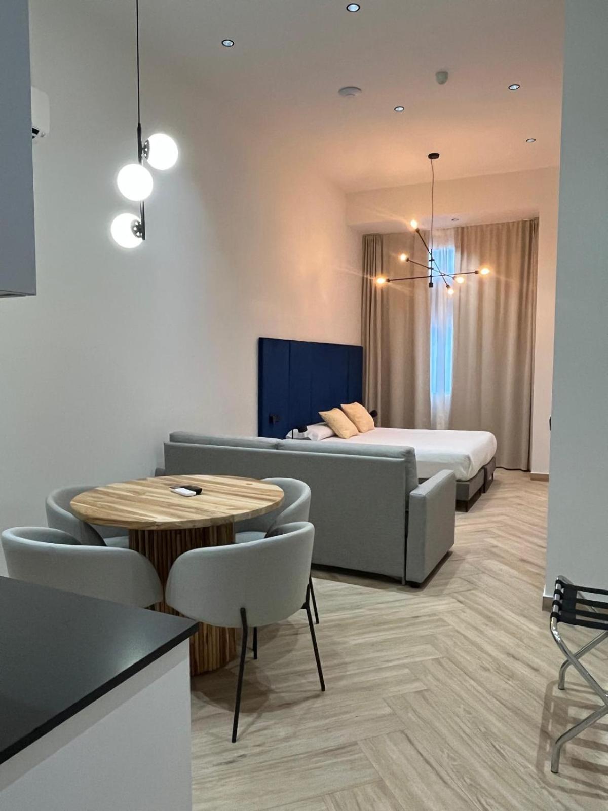Blanq Marina Suites Aparthotel *
