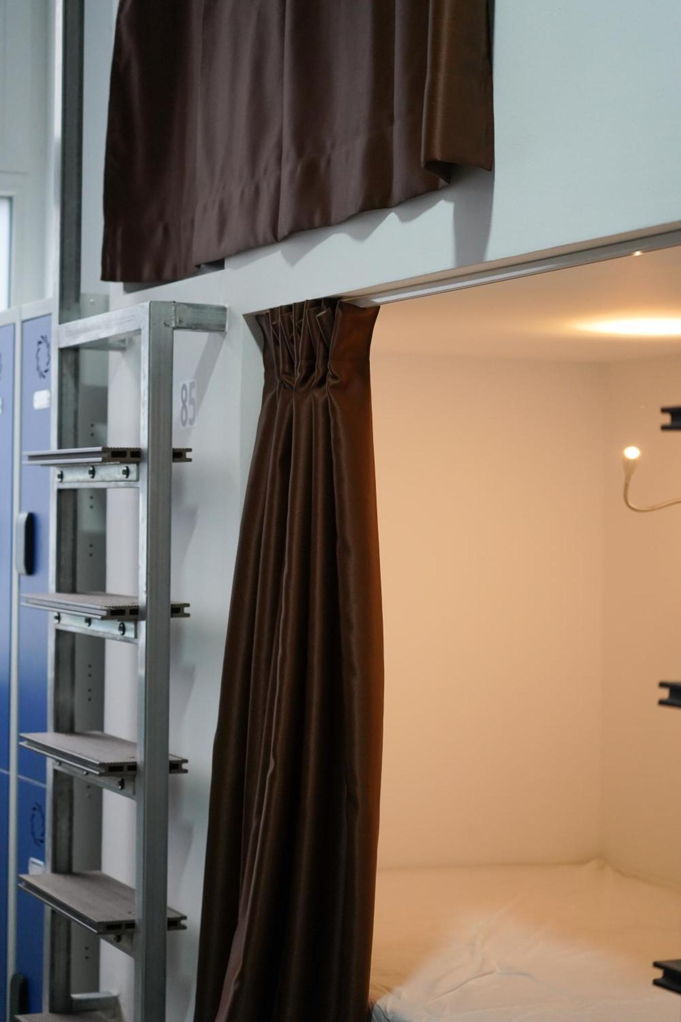& Arts Hostel *