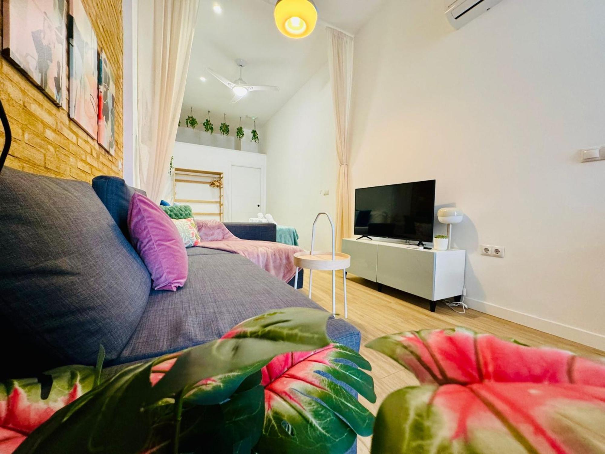 Relaxing Beachside Cabanyal Loft Apartment