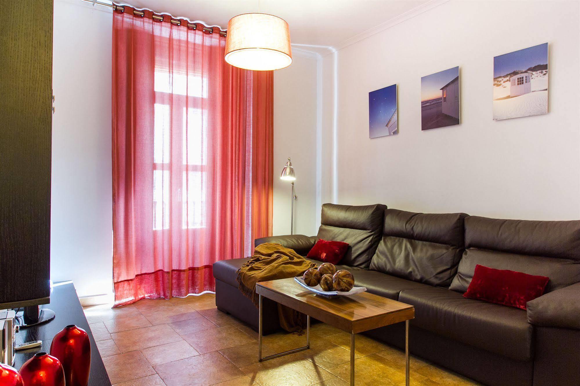 Living - Merced Apartment *