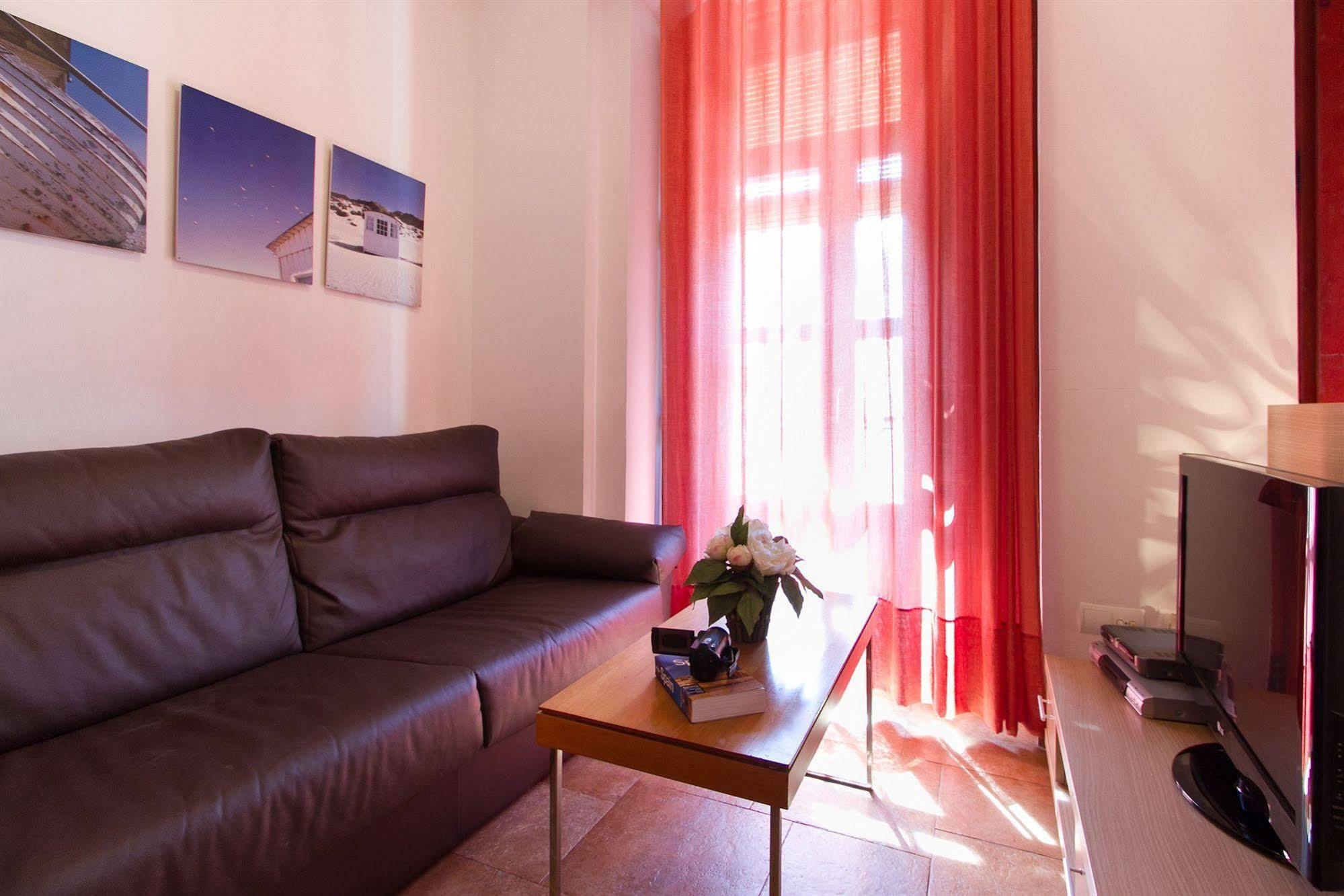 Living - Merced Apartment *