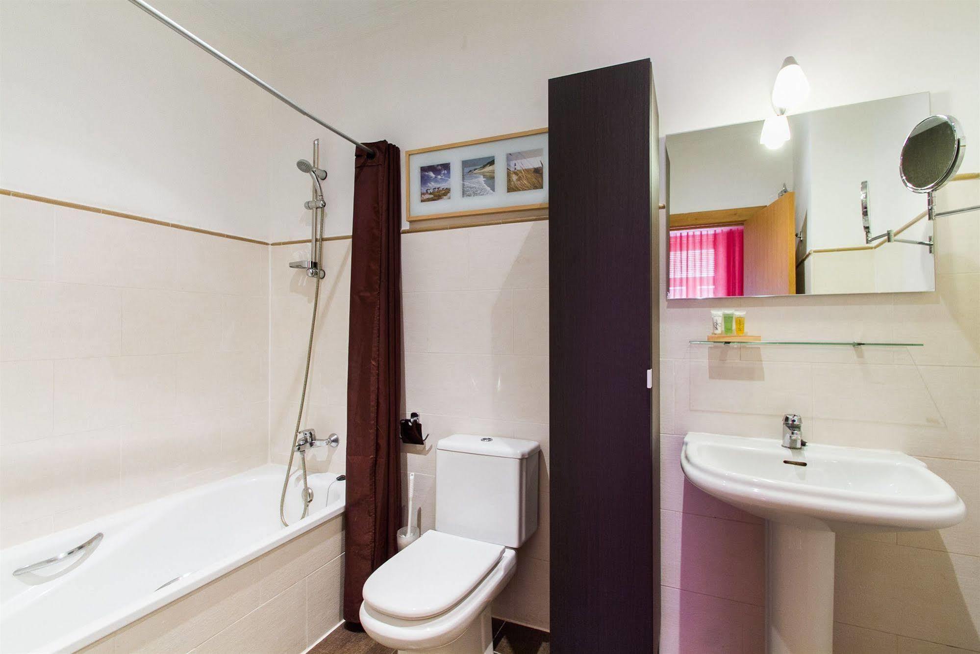 Living - Merced Apartment *